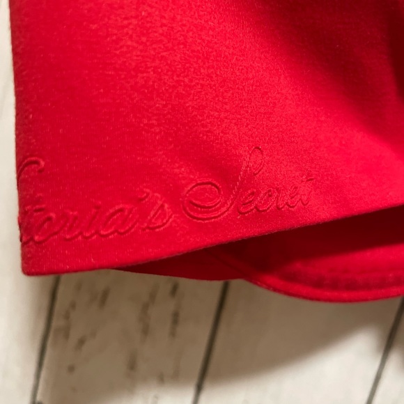 Victoria’s Secret Red Bra Size 38DDD Great Condition! - Picture 6 of 11